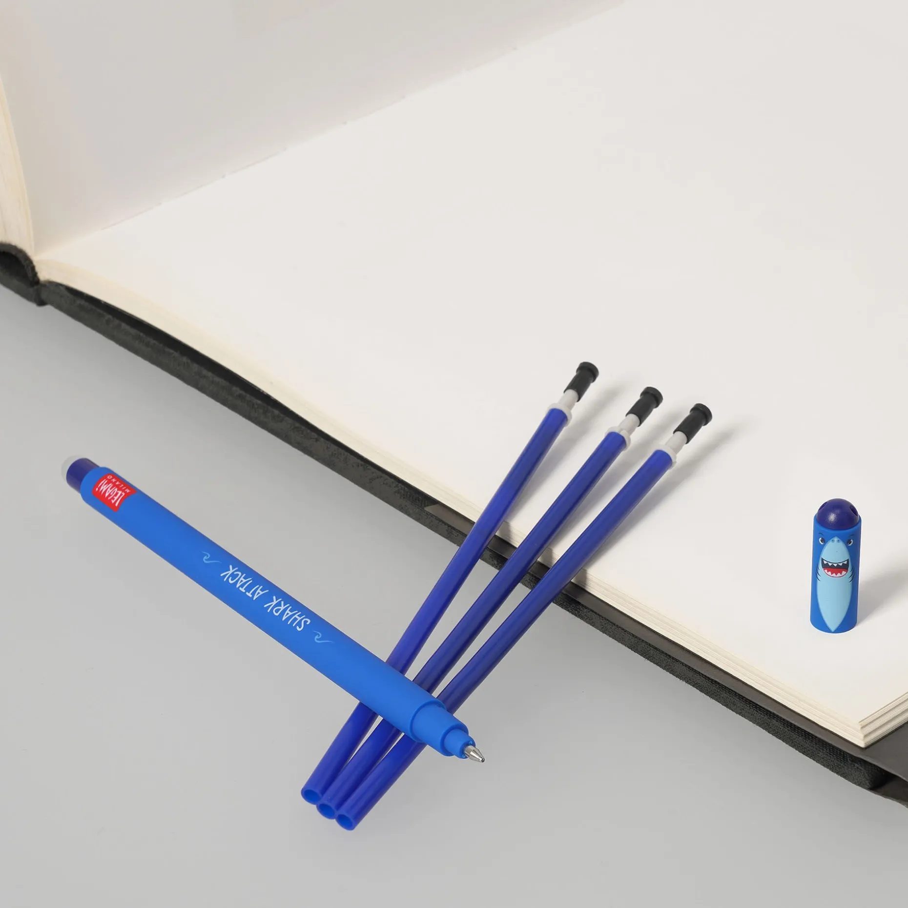 Set Stylo effaçable Shark et recharge bleue